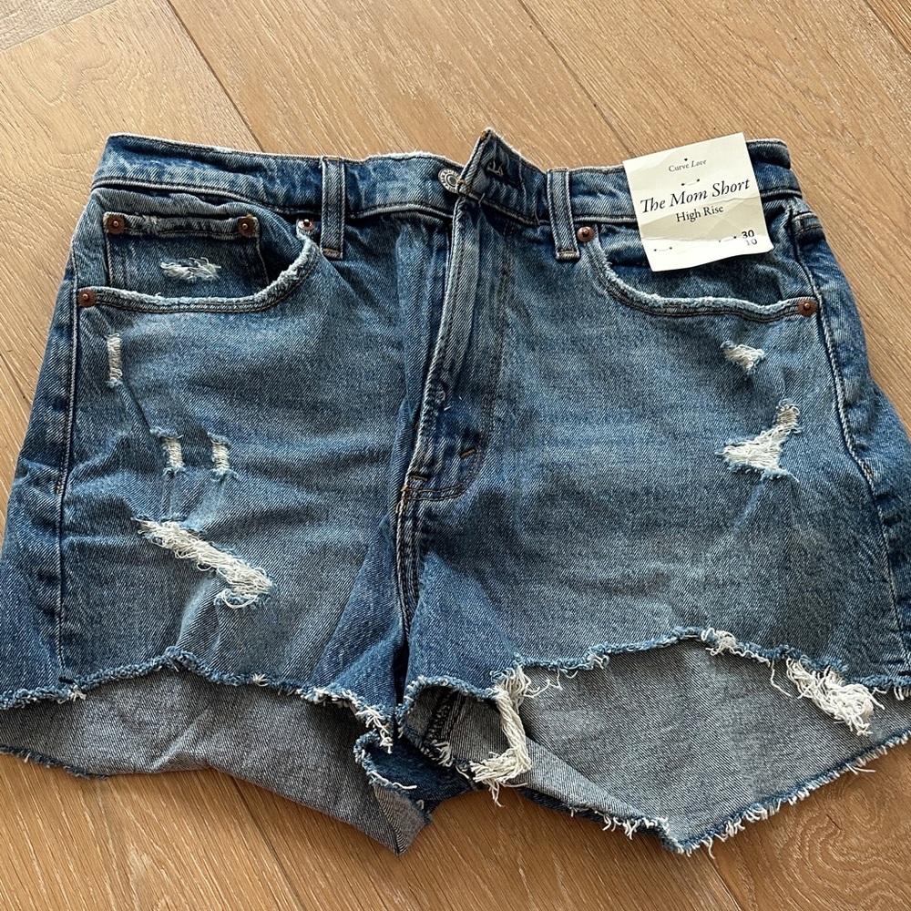 Abercrombie curve love the mom short.